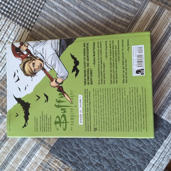Buffy the Vampire Slayer Season 10 Volume 1 Library Edition - Picture 2 of 6